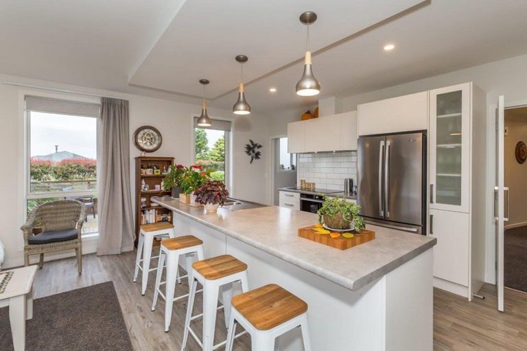 Photo of property in 9 Waipuna Grove, Levin, 5571