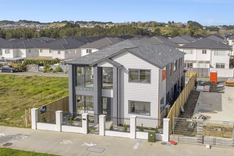 Photo of property in 215a Murphys Road, Flat Bush, Auckland, 2019