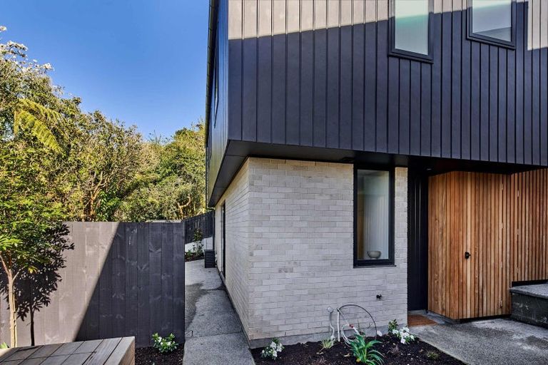 Photo of property in 17 Ara Toutouwai, Karori, Wellington, 6012