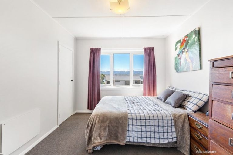 Photo of property in 8 Bowes Crescent, Strathmore Park, Wellington, 6022