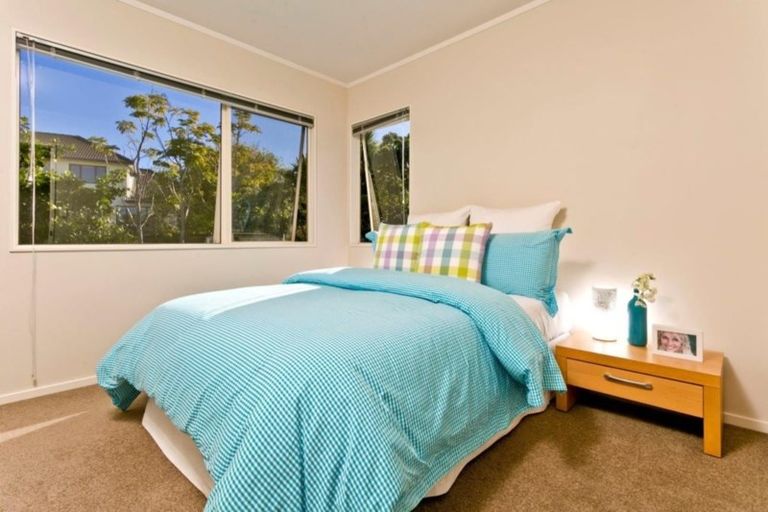 Photo of property in 11 Te Hoe Grove, Pinehill, Auckland, 0632