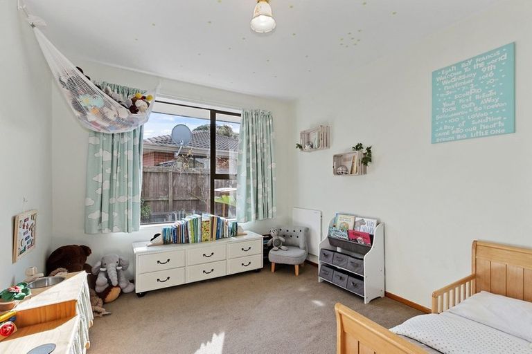 Photo of property in 1/22 Mchaffies Place, Wainoni, Christchurch, 8061