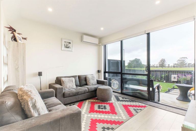 Photo of property in 43 Walsh Road, Papakura, 2110
