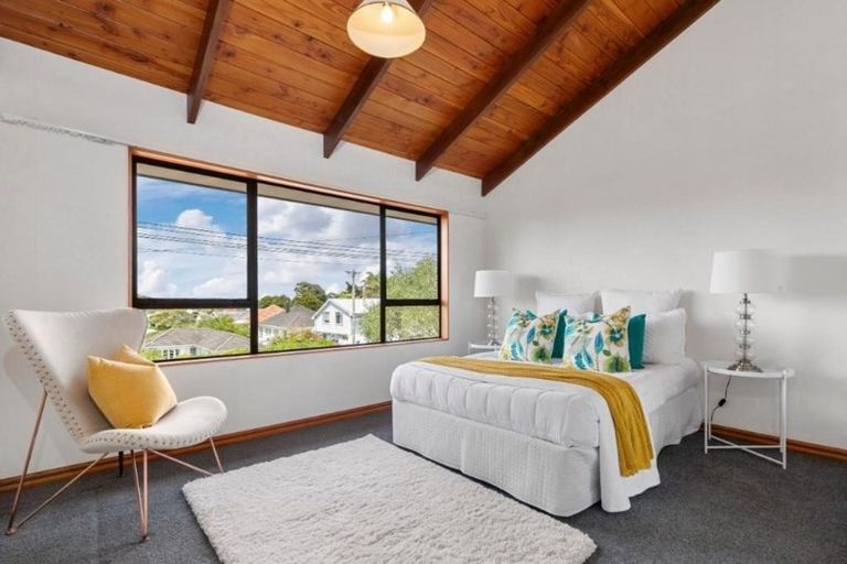 Photo of property in 2/20a Old Lake Road, Narrow Neck, Auckland, 0624