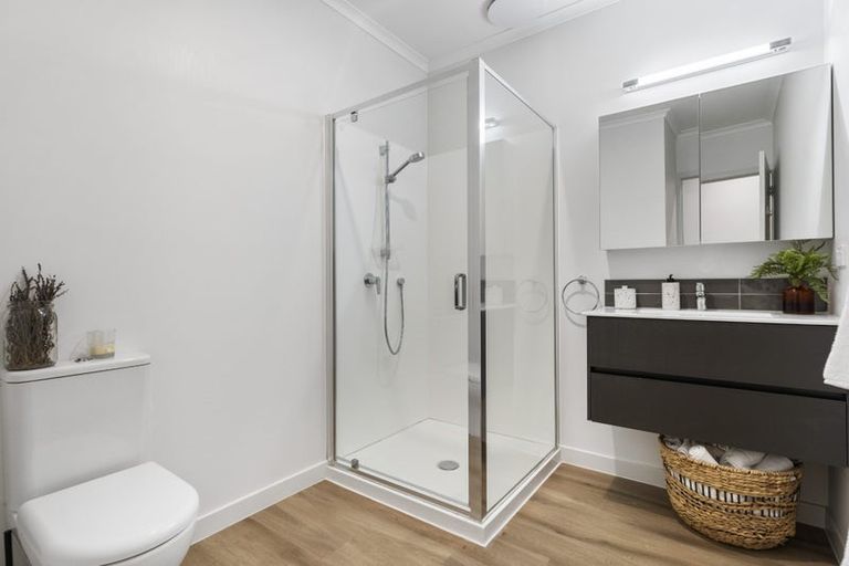 Photo of property in 2/3 Genevieve Lane, Hobsonville, Auckland, 0616