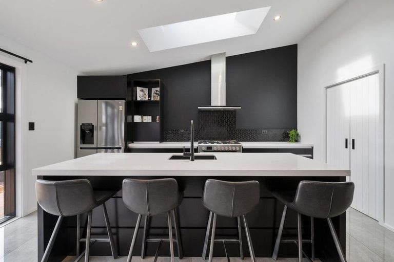 Photo of property in 4 Waimarama Court, Roslyn, Palmerston North, 4414