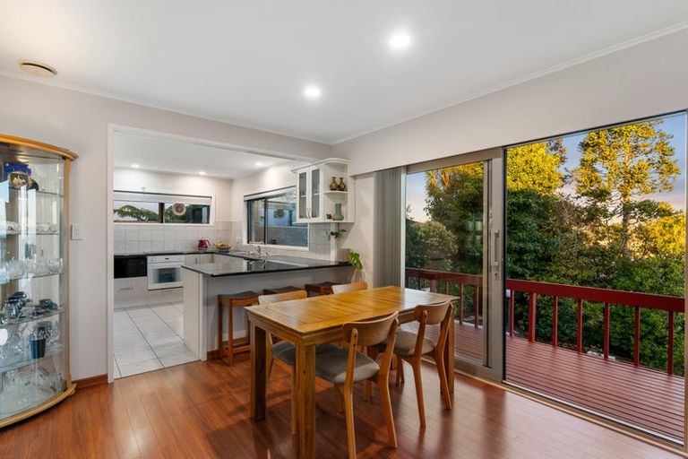 Photo of property in 6 Chelsea View Drive, Chatswood, Auckland, 0626