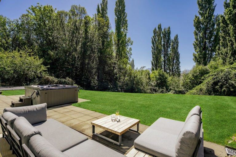 Photo of property in 10 Tapley Paddock, Wanaka, 9305