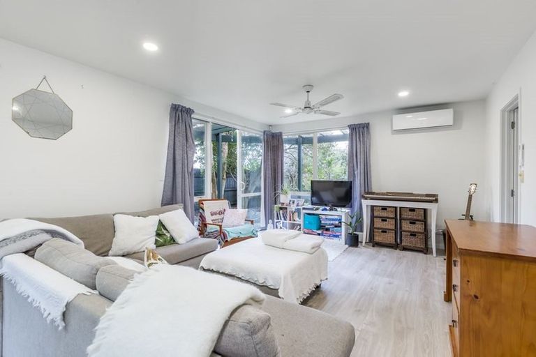 Photo of property in 18b Holiday Road, Stanmore Bay, Whangaparaoa, 0932