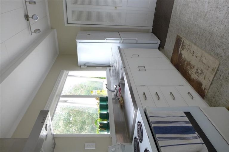 Photo of property in 10 Titoki Avenue, Mangere Bridge, Auckland, 2022