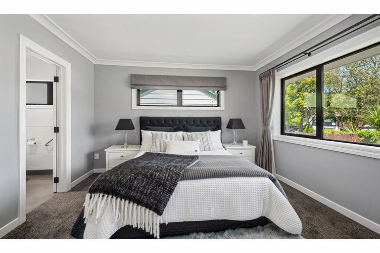 Photo of property in 1 Celina Place, Browns Bay, Auckland, 0630