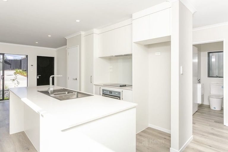 Photo of property in 9/26 Pah Road, Papatoetoe, Auckland, 2025