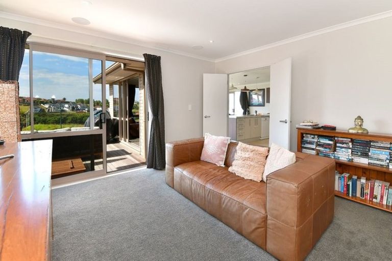 Photo of property in 8 Resolution Drive, Gulf Harbour, Whangaparaoa, 0930