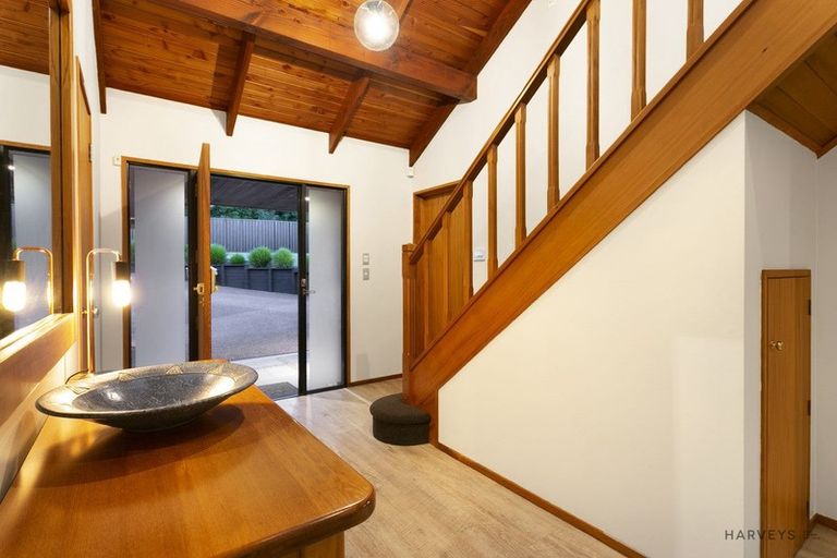 Photo of property in 19 Cochran Road, Oratia, Auckland, 0604