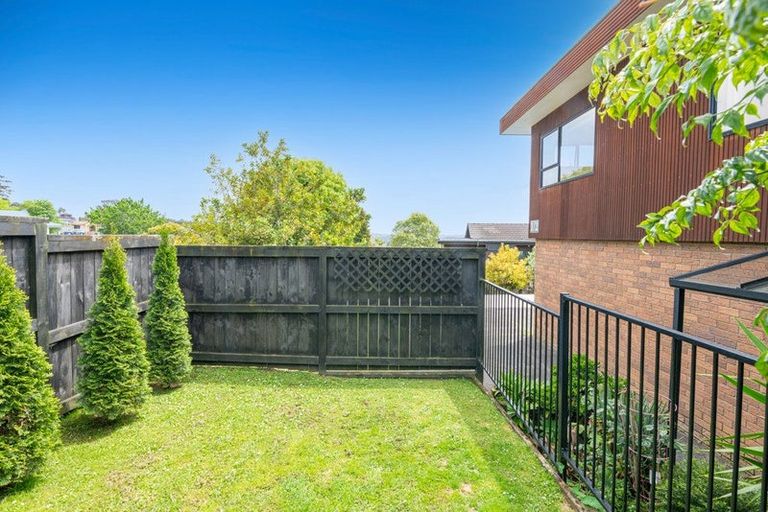 Photo of property in 1/2 Carl Place, Unsworth Heights, Auckland, 0632