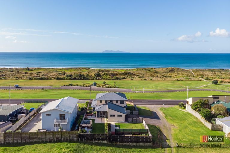 Photo of property in 142 Seaforth Road, Waihi Beach, 3611