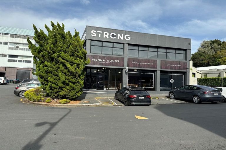 Photo of property in 2 Roxborough Place, East Tamaki Heights, Auckland, 2016