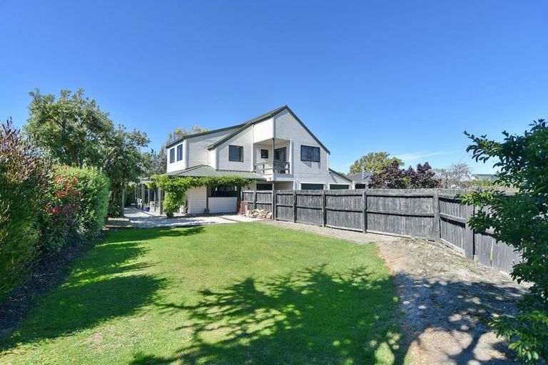 Photo of property in 6 Luxton Place, Rangiora, 7400