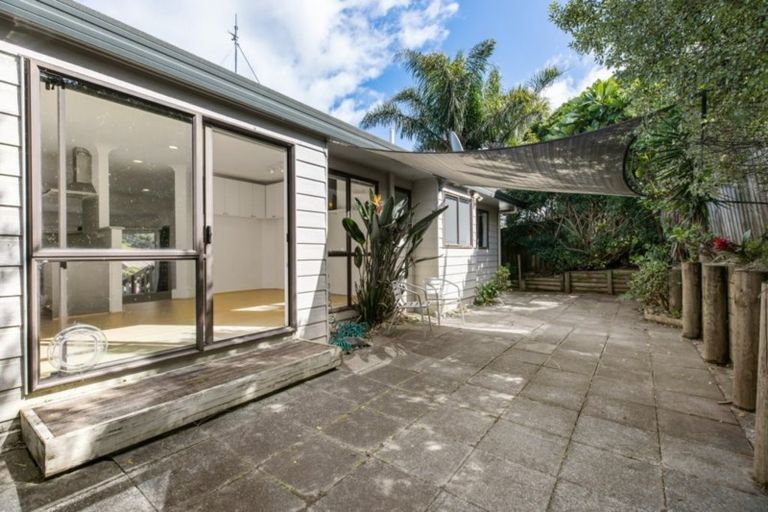 Photo of property in 52 Ferry Road, Arkles Bay, Whangaparaoa, 0932