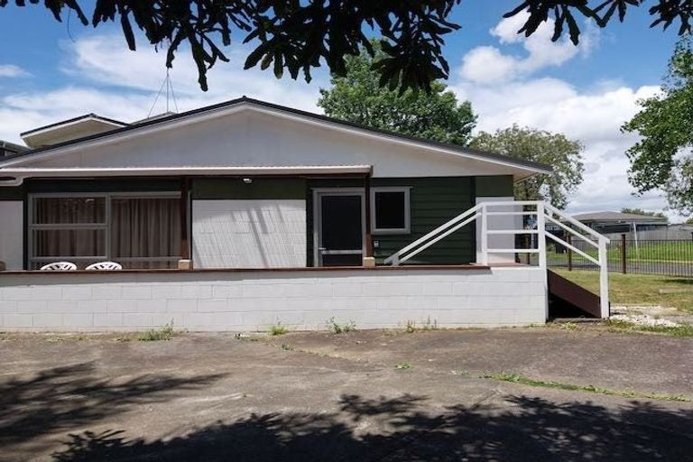 Photo of property in 121 Ennis Avenue, Pakuranga Heights, Auckland, 2010
