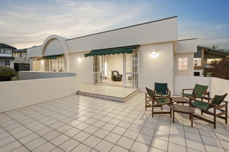 Photo of property in 8 Calman Place, Chatswood, Auckland, 0626