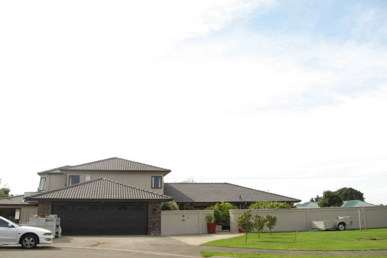 Photo of property in 6 Larsen Place, Merrilands, New Plymouth, 4312