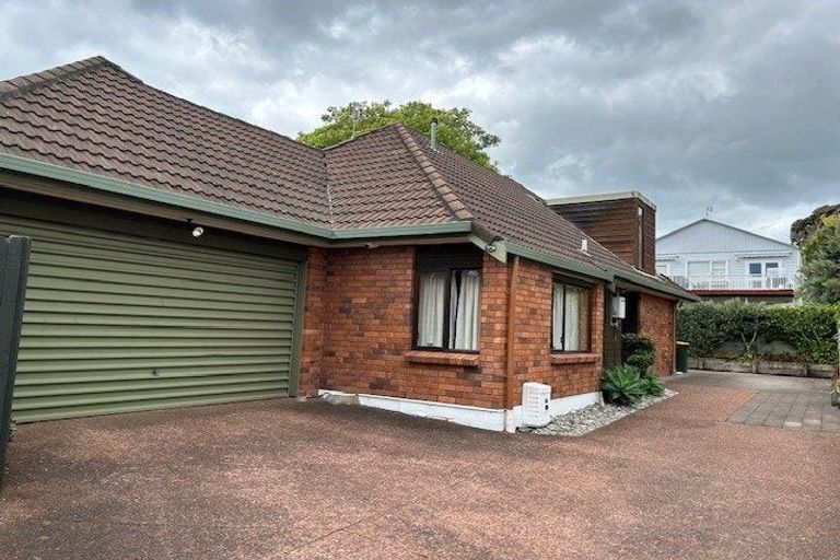 Photo of property in 2/8 Jutland Road, Hauraki, Auckland, 0622