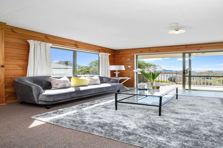 Photo of property in 1/3 Jumento Place, Unsworth Heights, Auckland, 0632