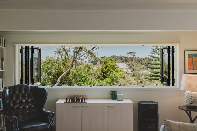 Photo of property in 42 Tizard Road, Birkenhead, Auckland, 0626