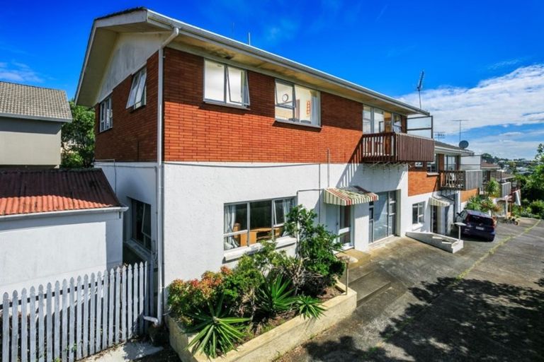 Photo of property in 4/205 Onewa Road, Birkenhead, Auckland, 0626