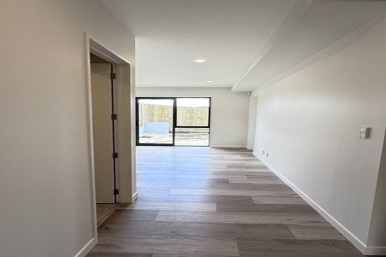 Photo of property in 130 Skulander Crescent, Orewa, 0931