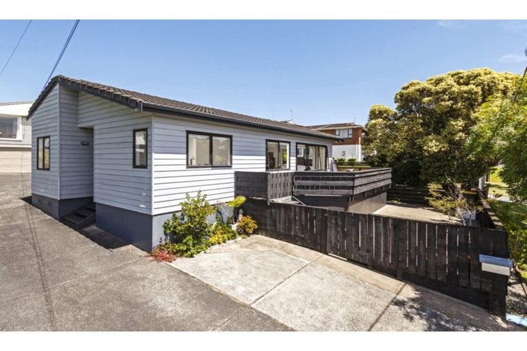 Photo of property in 13a Red Beach Road, Red Beach, 0932