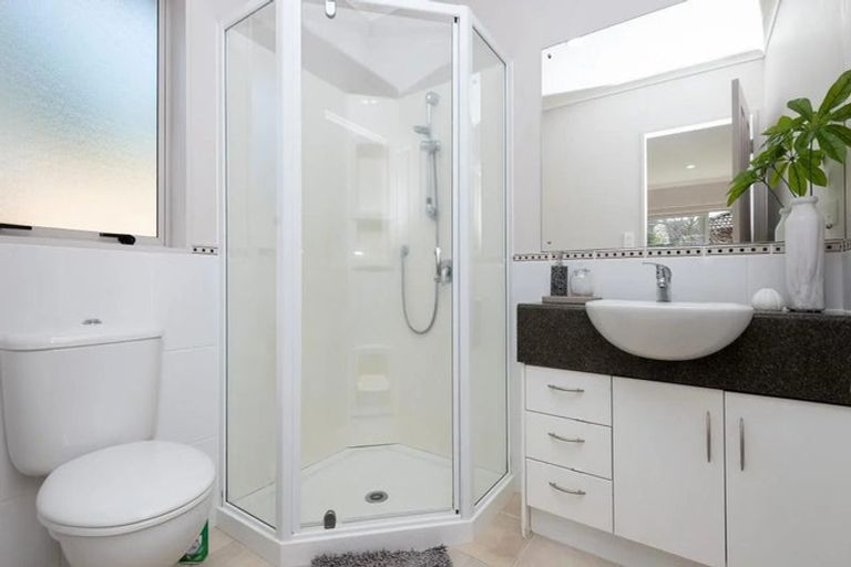 Photo of property in 18 Lissleton Drive, East Tamaki, Auckland, 2013