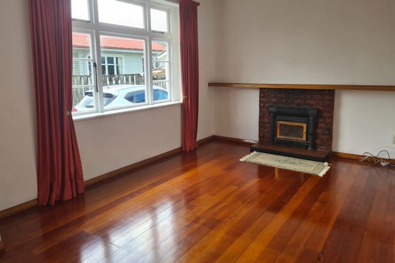 Photo of property in 6 Lansdowne Crescent, Lansdowne, Masterton, 5810