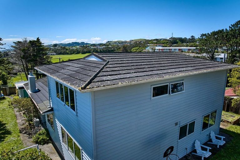 Photo of property in 18 Robert Street, Newlands, Wellington, 6037