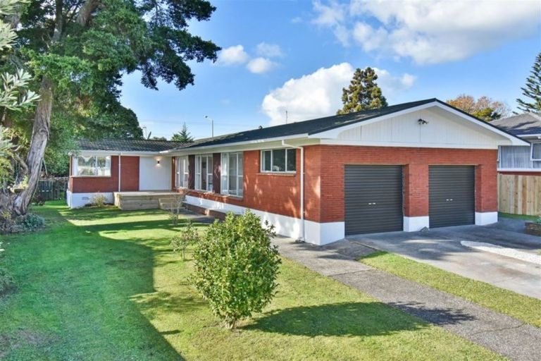 Photo of property in 60 Lawrence Crescent, Hillpark, Auckland, 2102