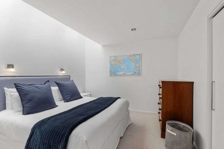 Photo of property in 12 Holly Road, St Albans, Christchurch, 8014