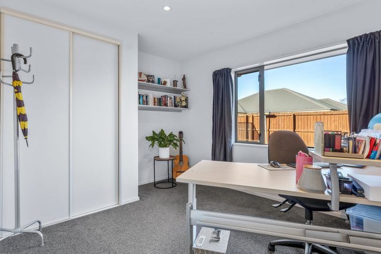 Photo of property in 4 Gwen Place, Redwood, Christchurch, 8051