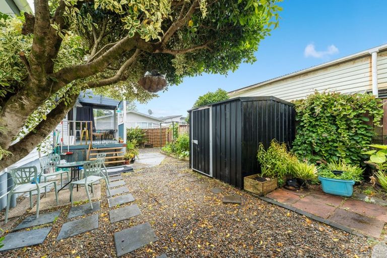 Photo of property in 37 Pomaria Road, Henderson, Auckland, 0610