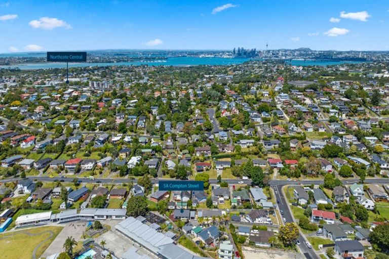 Photo of property in 1/5 Compton Street, Hillcrest, Auckland, 0627
