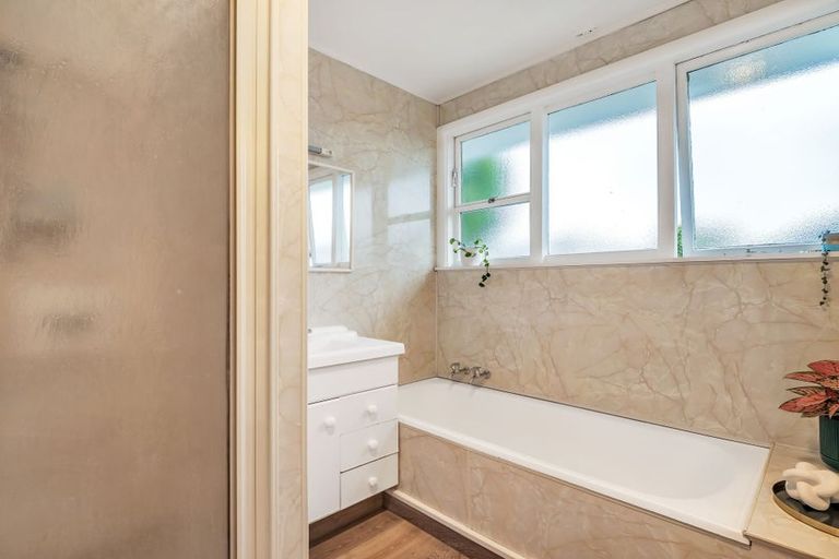 Photo of property in 4 Lovelock Street, Dallington, Christchurch, 8061