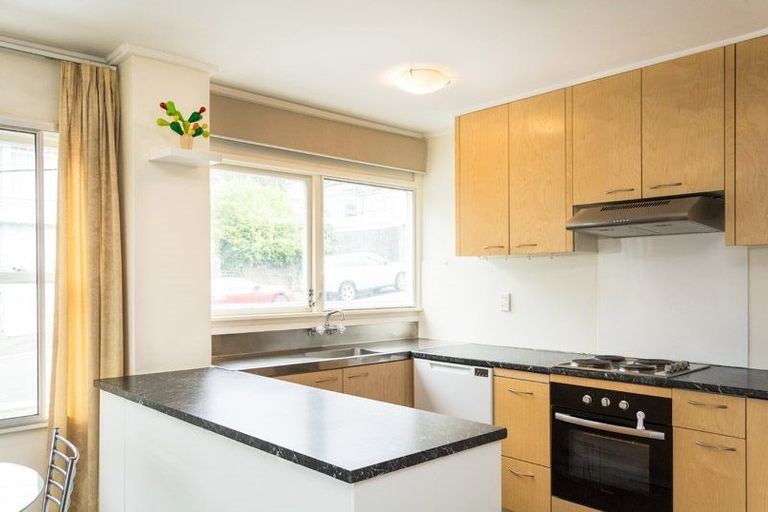 Photo of property in Newman Court Apartments, 2 Newman Terrace, Thorndon, Wellington, 6011