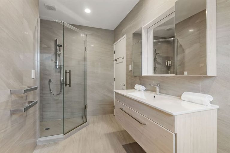 Photo of property in 1/31a Bevyn Street, Castor Bay, Auckland, 0620