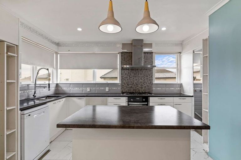 Photo of property in 57 Golf Road, New Lynn, Auckland, 0600