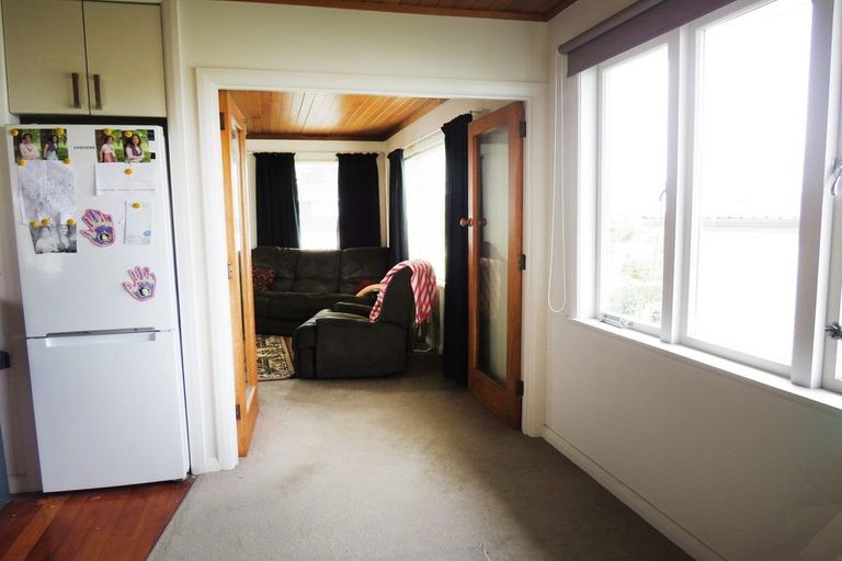 Photo of property in 1/20 Bridge Avenue, Te Atatu South, Auckland, 0610