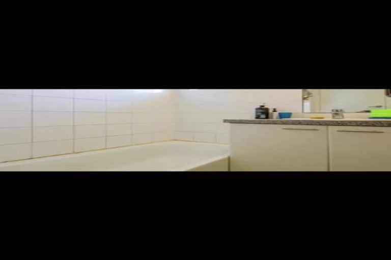 Photo of property in 1/396 Glenfield Road, Glenfield, Auckland, 0629