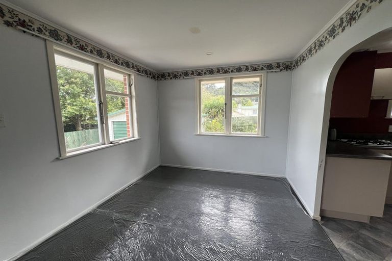 Photo of property in 36 Lowry Crescent, Stokes Valley, Lower Hutt, 5019