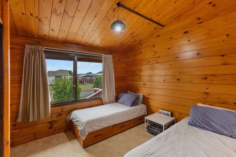 Photo of property in 6 Suzanne Grove, Kelvin Grove, Palmerston North, 4414