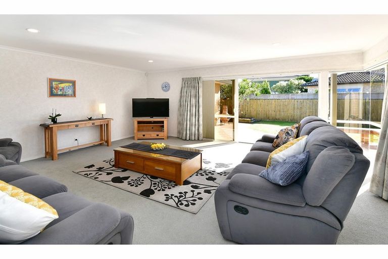 Photo of property in 16 Dan Tori Place, Orewa, 0931