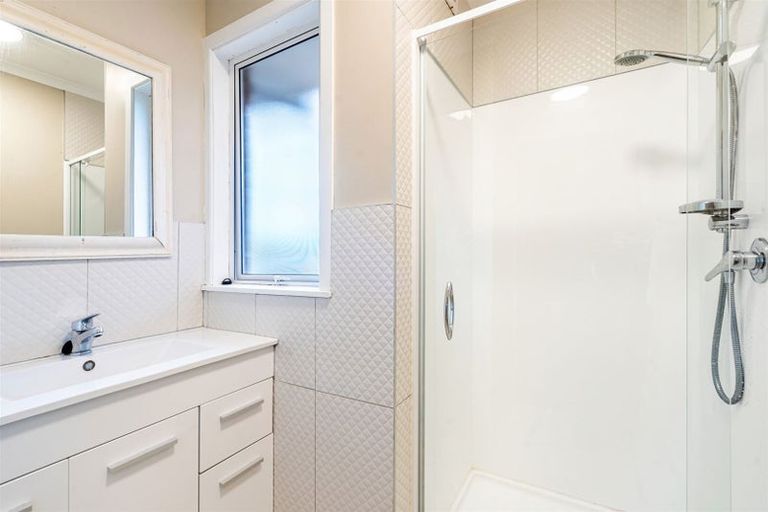 Photo of property in 135 Forrest Hill Road, Forrest Hill, Auckland, 0620